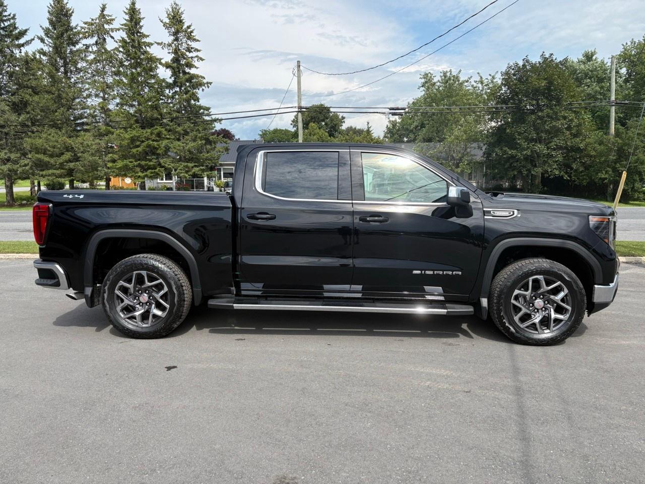 2026 GMC Sierra 1500 Crew Cab Short Box 4-Wheel Drive SLE Photo