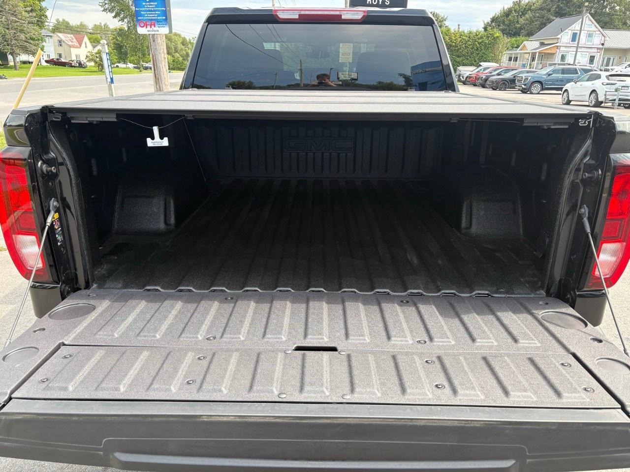 2026 GMC Sierra 1500 Crew Cab Short Box 4-Wheel Drive SLE Photo
