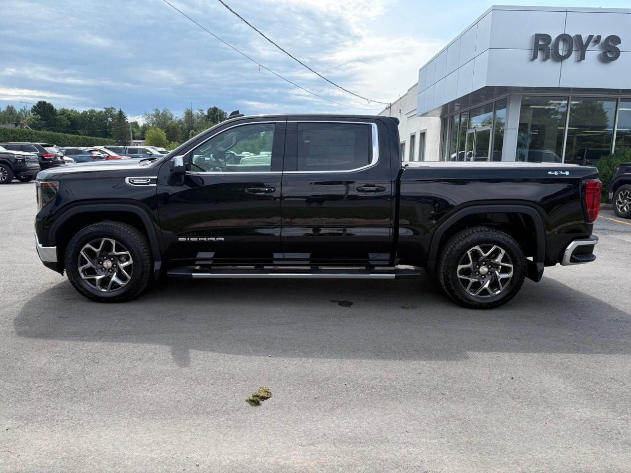 2026 GMC Sierra 1500 Crew Cab Short Box 4-Wheel Drive SLE Photo