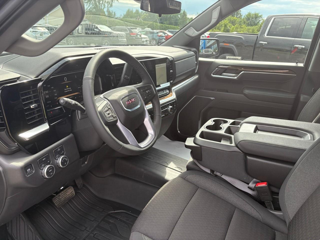 2026 GMC Sierra 1500 Crew Cab Short Box 4-Wheel Drive SLE Photo