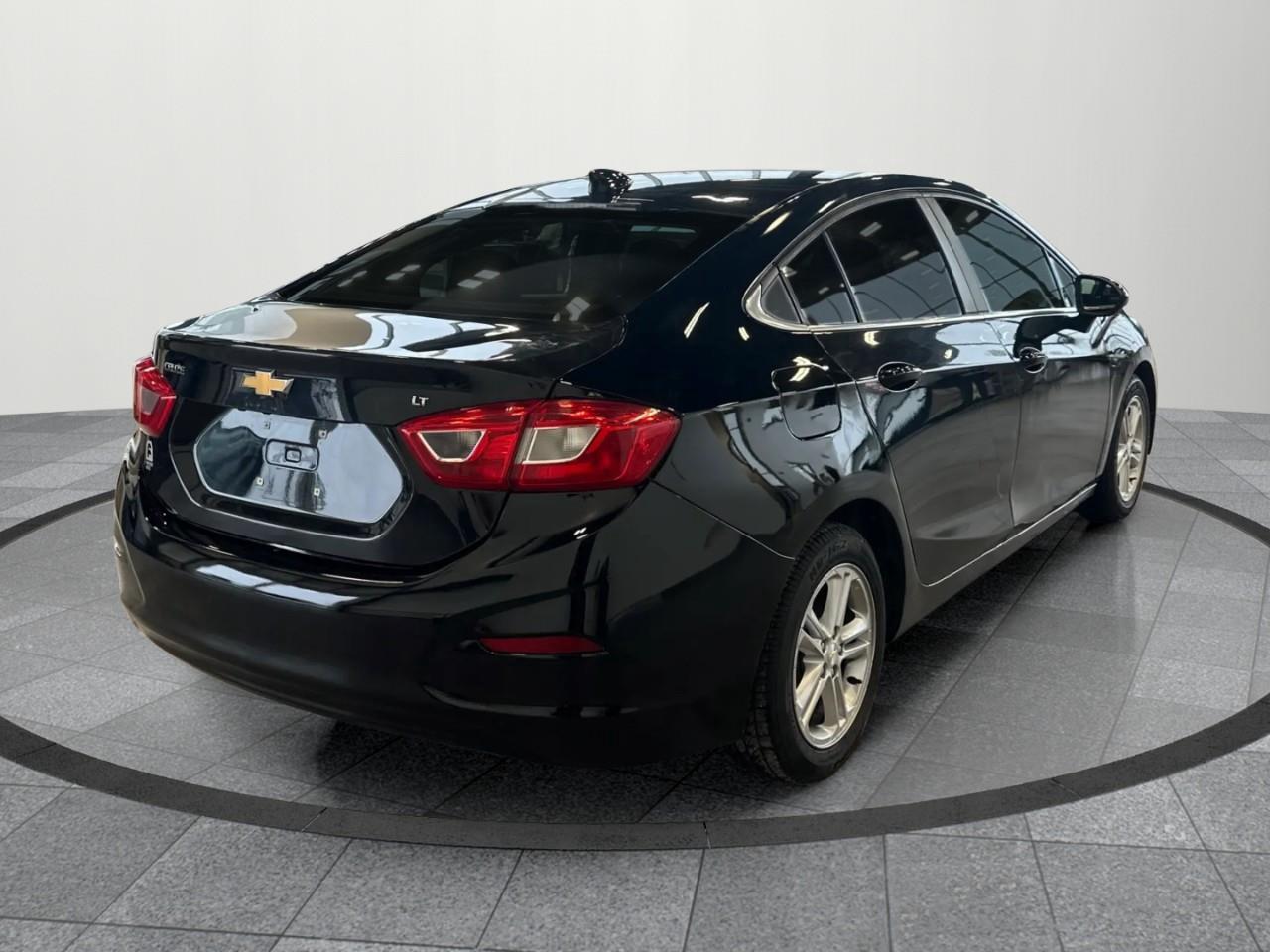 2017 Chevrolet Cruze LT Auto 4dr Sedan Photo4