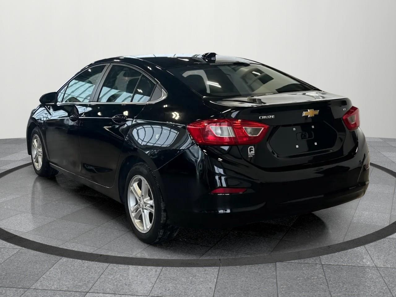 2017 Chevrolet Cruze LT Auto 4dr Sedan Photo2
