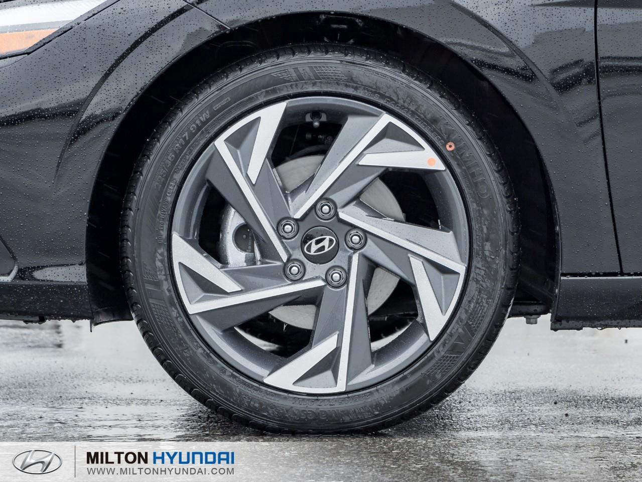 2026 Hyundai Elantra  Photo3