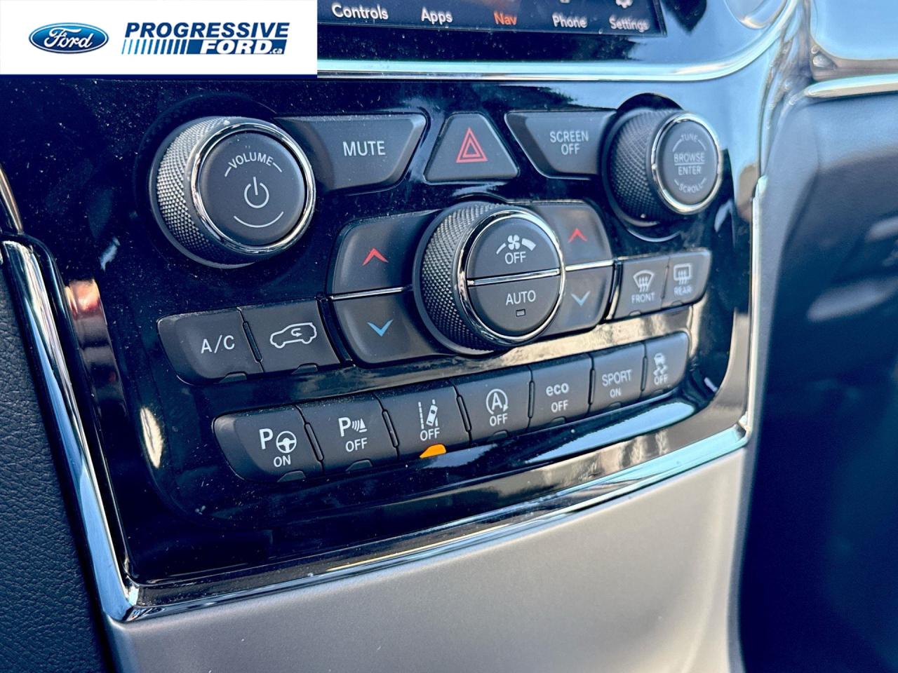 2021 Jeep Grand Cherokee Overland 4dr 4x4 Photo