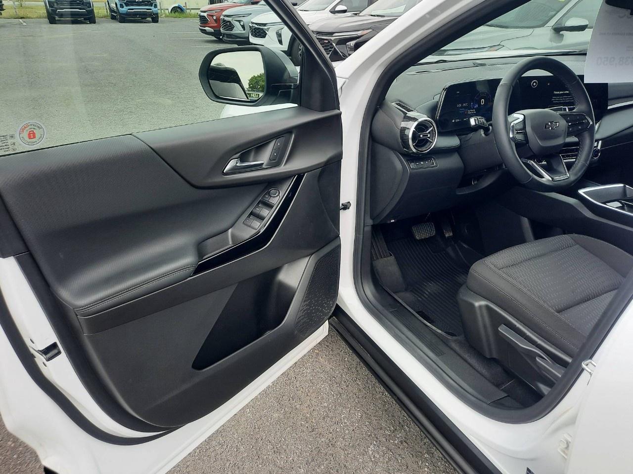 2025 Chevrolet Equinox AWD LT Photo