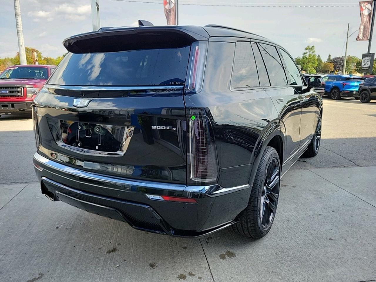 2026 Cadillac VISTIQ Platinum 4dr All-Wheel Drive Photo