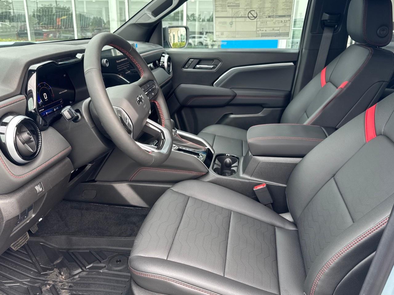 2025 Chevrolet Colorado Crew Cab Short Box 4-Wheel Drive Z71 Photo