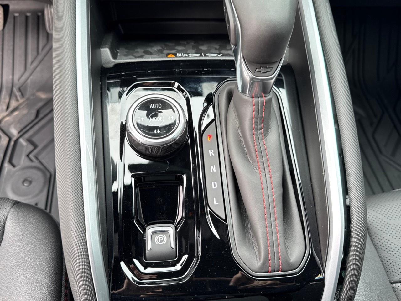 2025 Chevrolet Colorado Crew Cab Short Box 4-Wheel Drive Z71 Photo