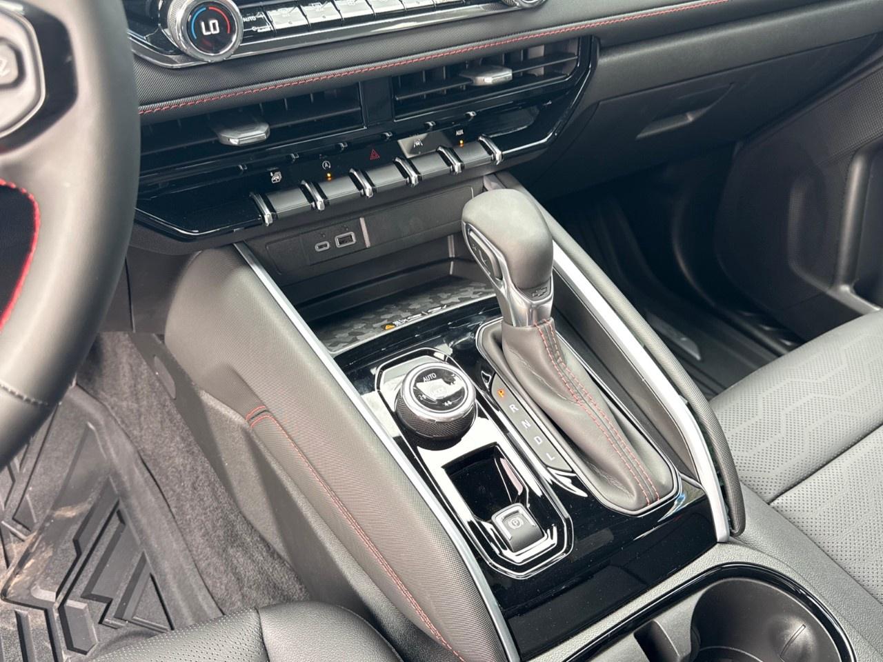 2025 Chevrolet Colorado Crew Cab Short Box 4-Wheel Drive Z71 Photo