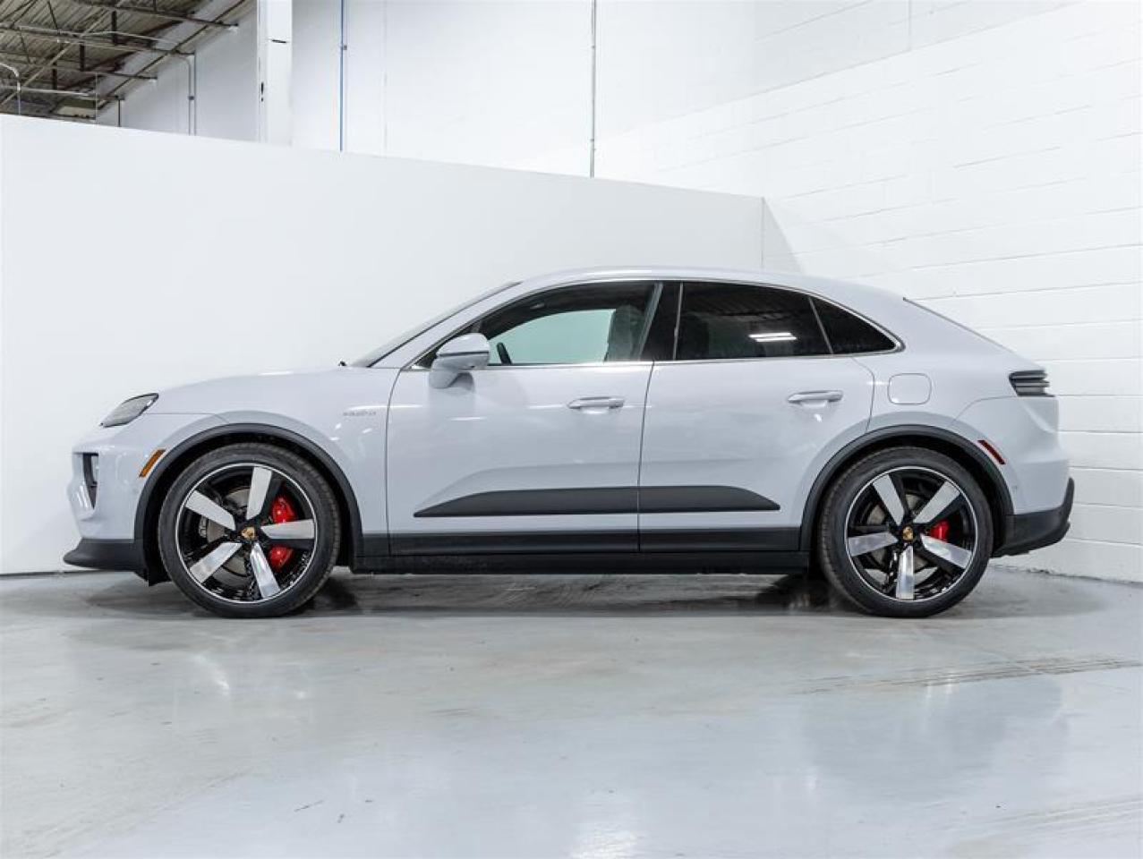 2025 Porsche Macan  Photo