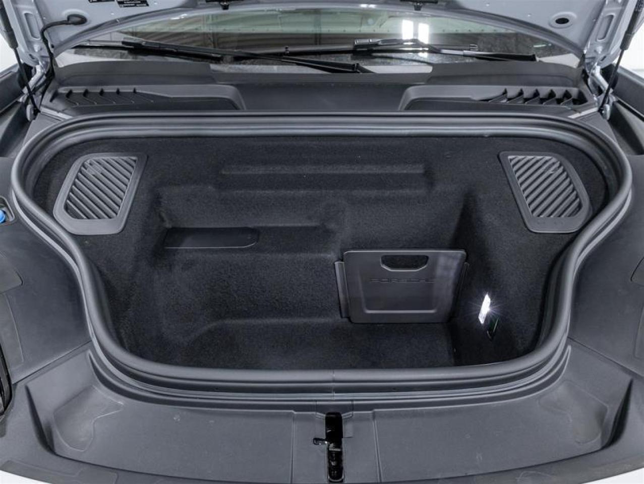 2025 Porsche Macan  Photo