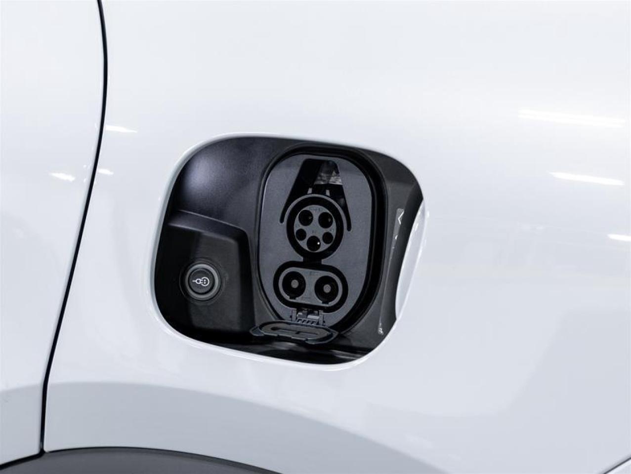 2025 Porsche Macan  Photo