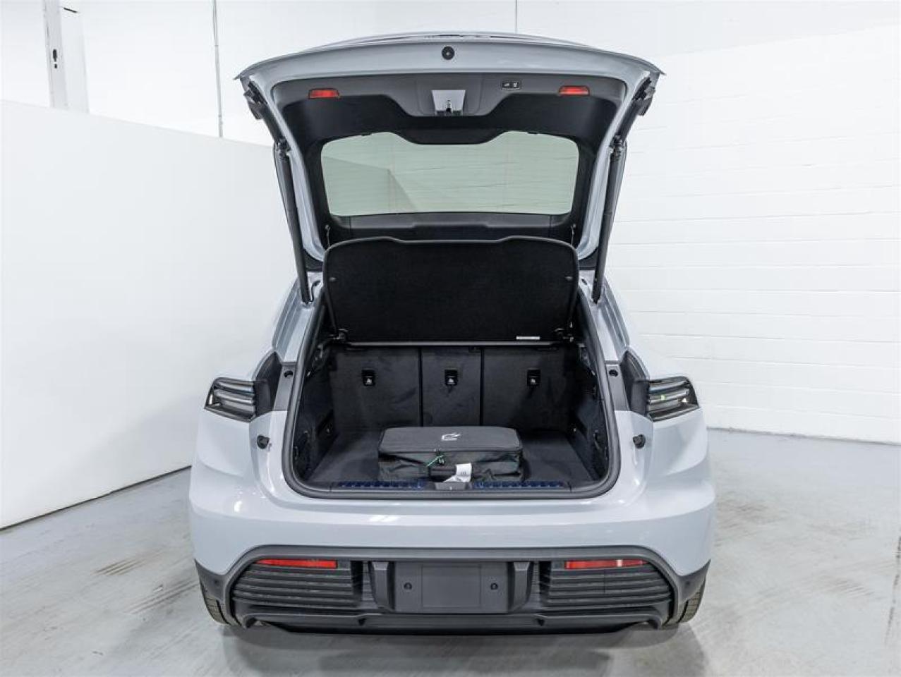 2025 Porsche Macan  Photo