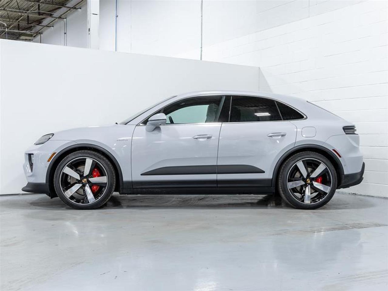 2025 Porsche Macan  Photo