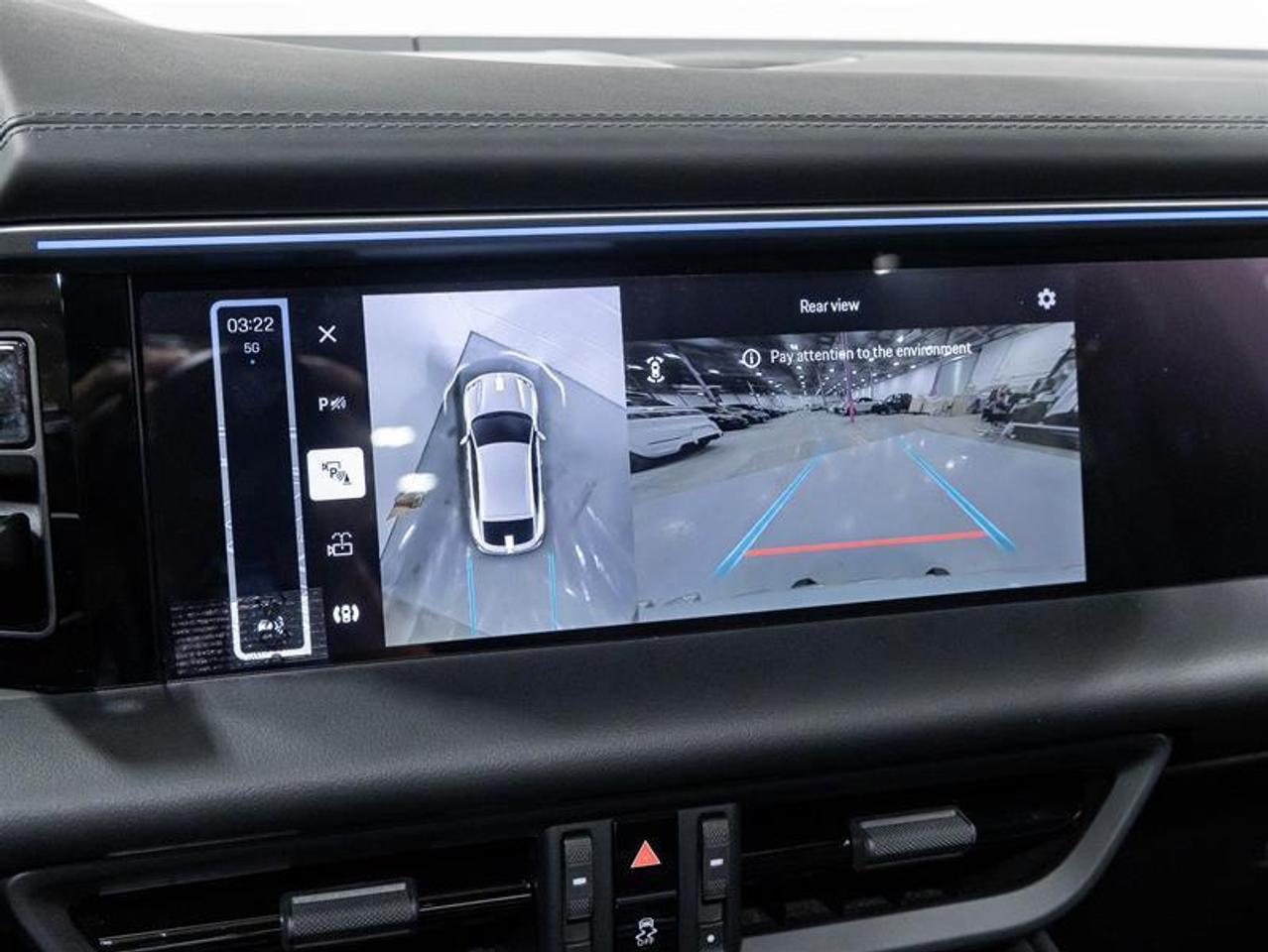 2025 Porsche Macan  Photo