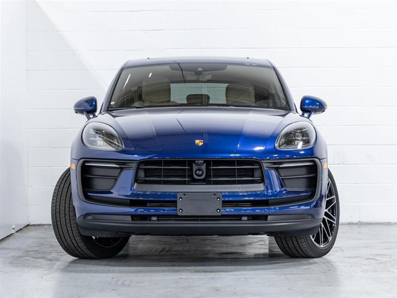 2025 Porsche Macan  Photo3