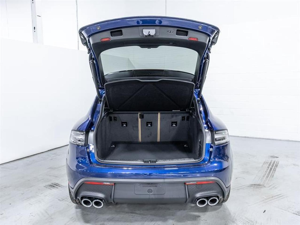 2025 Porsche Macan  Photo