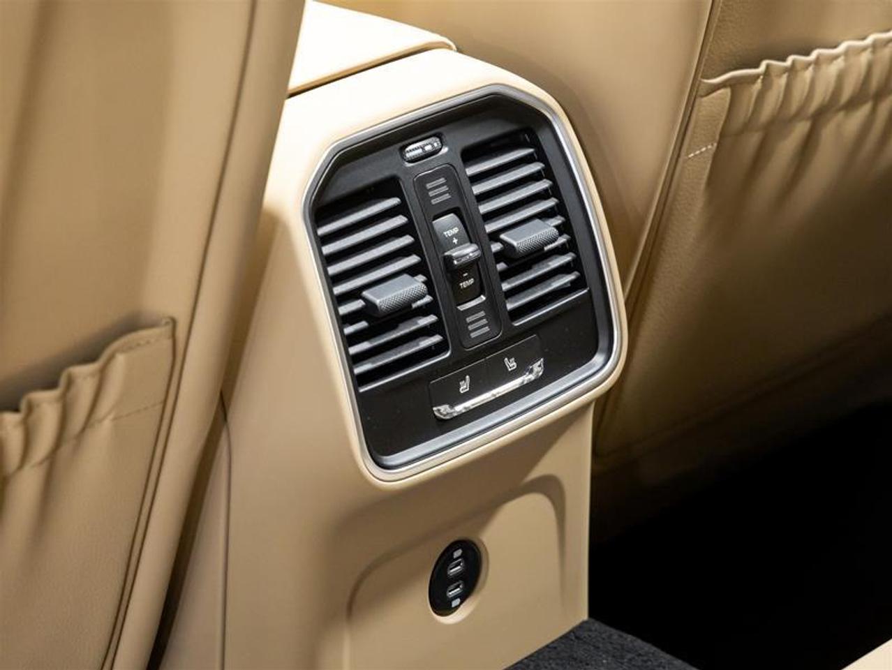 2025 Porsche Macan  Photo