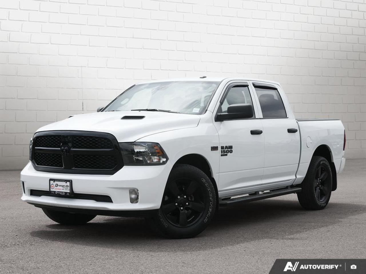 2022 RAM 1500 Classic EXPRESS 4X4 CREW CAB 5'7" BOX Photo0