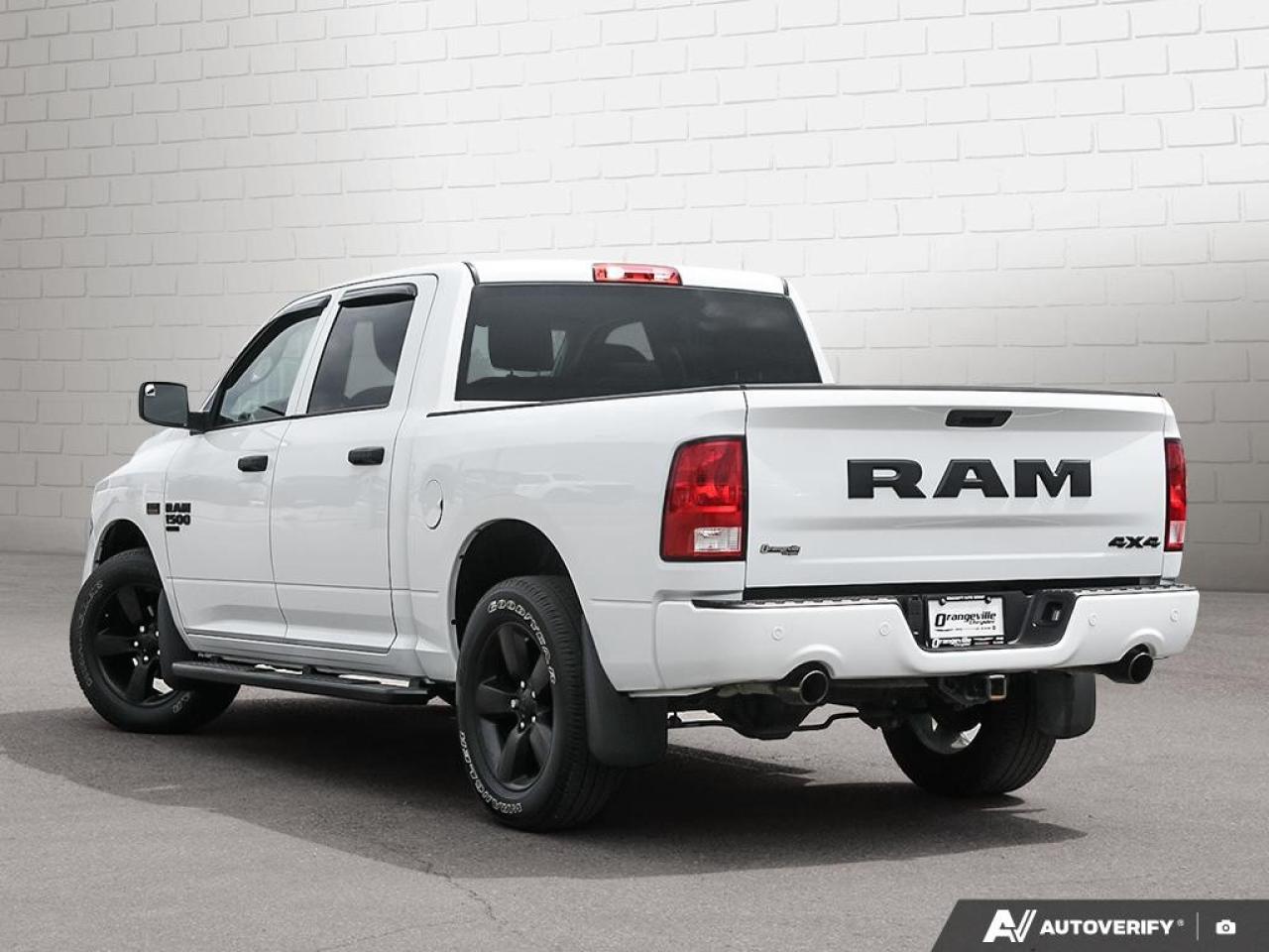 2022 RAM 1500 Classic EXPRESS 4X4 CREW CAB 5'7" BOX Photo