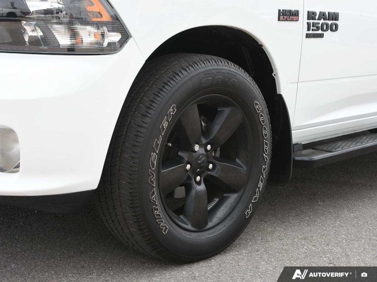 2022 RAM 1500 Classic EXPRESS 4X4 CREW CAB 5'7" BOX Photo