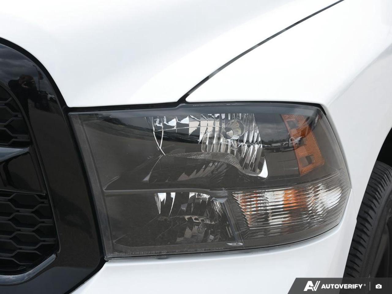 2022 RAM 1500 Classic EXPRESS 4X4 CREW CAB 5'7" BOX Photo