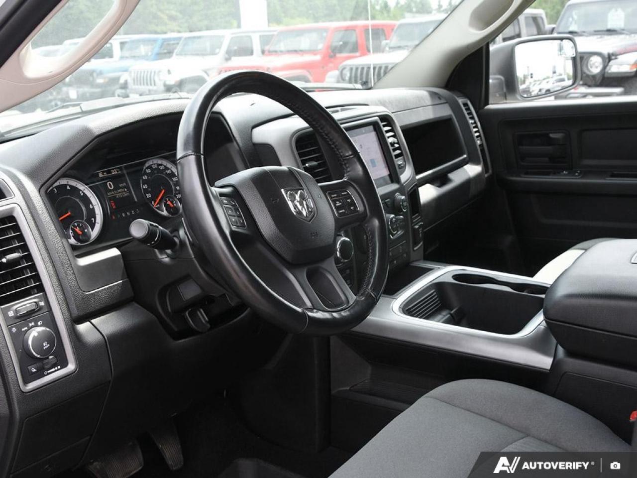 2022 RAM 1500 Classic EXPRESS 4X4 CREW CAB 5'7" BOX Photo