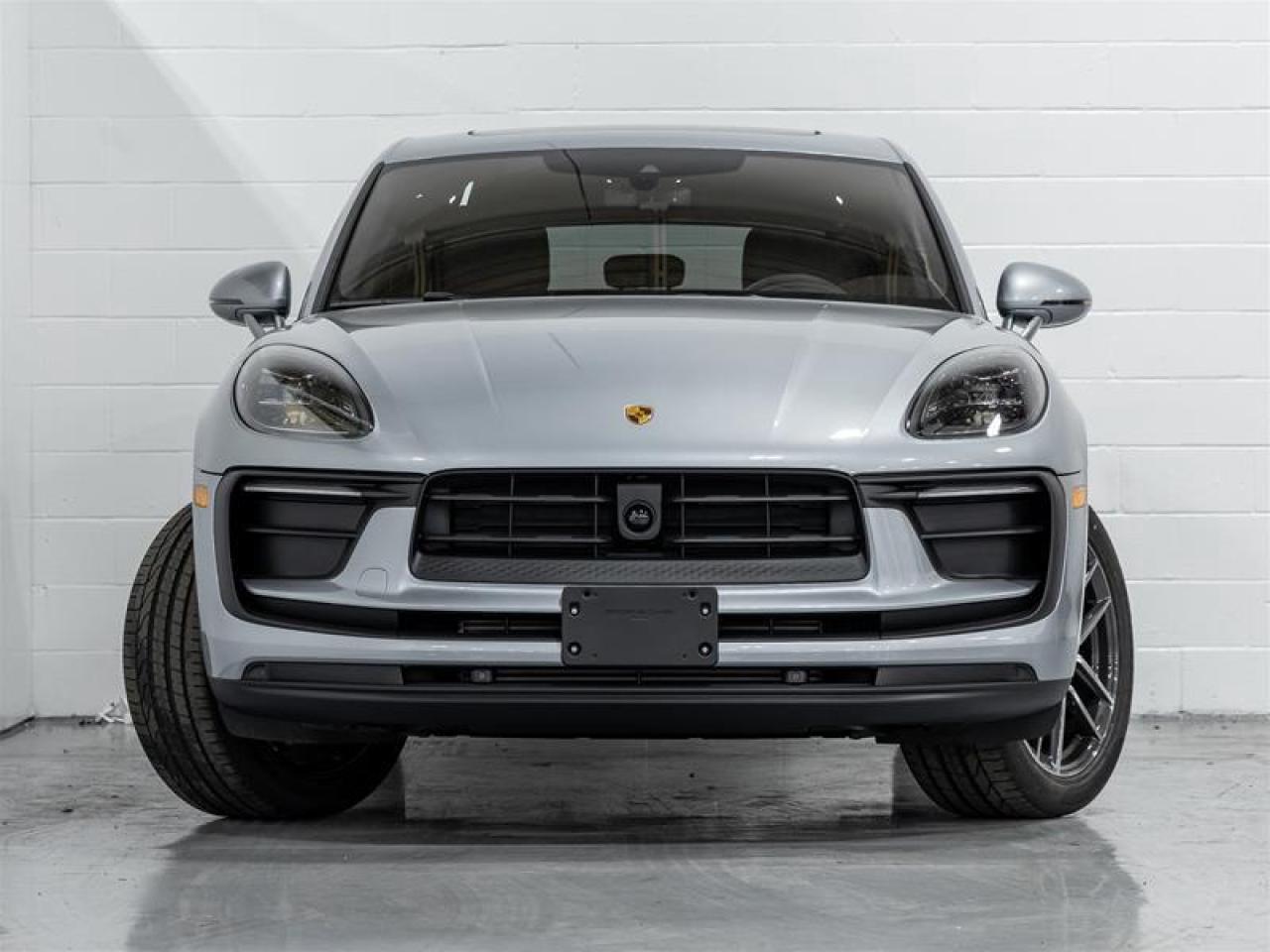 2025 Porsche Macan  Photo3
