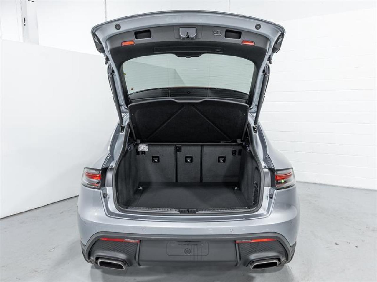 2025 Porsche Macan  Photo