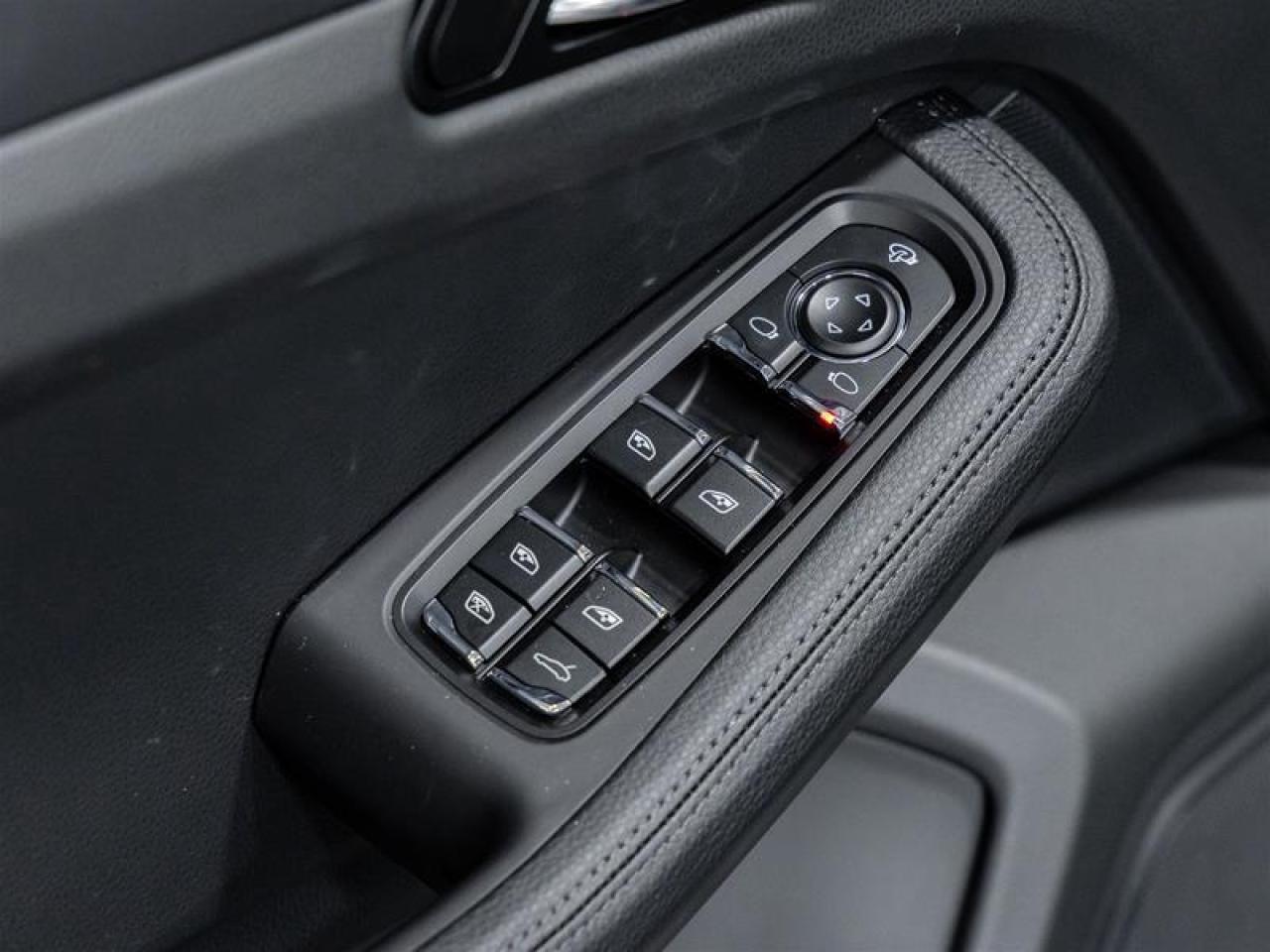 2025 Porsche Macan  Photo