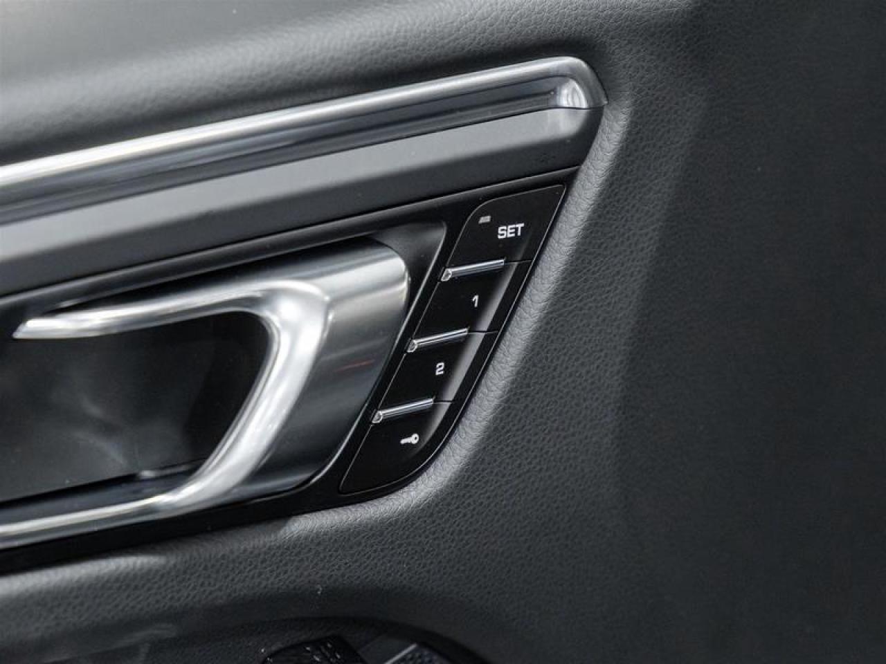 2025 Porsche Macan  Photo