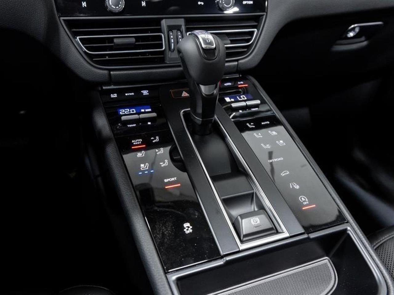 2025 Porsche Macan  Photo