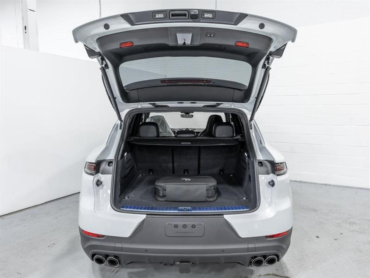 2025 Porsche Cayenne  Photo