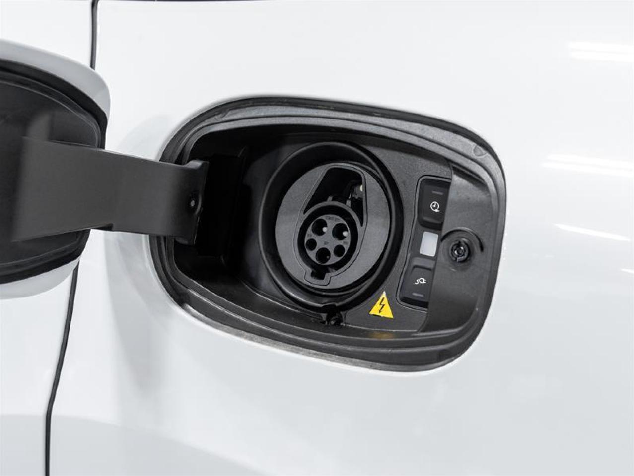 2025 Porsche Cayenne  Photo