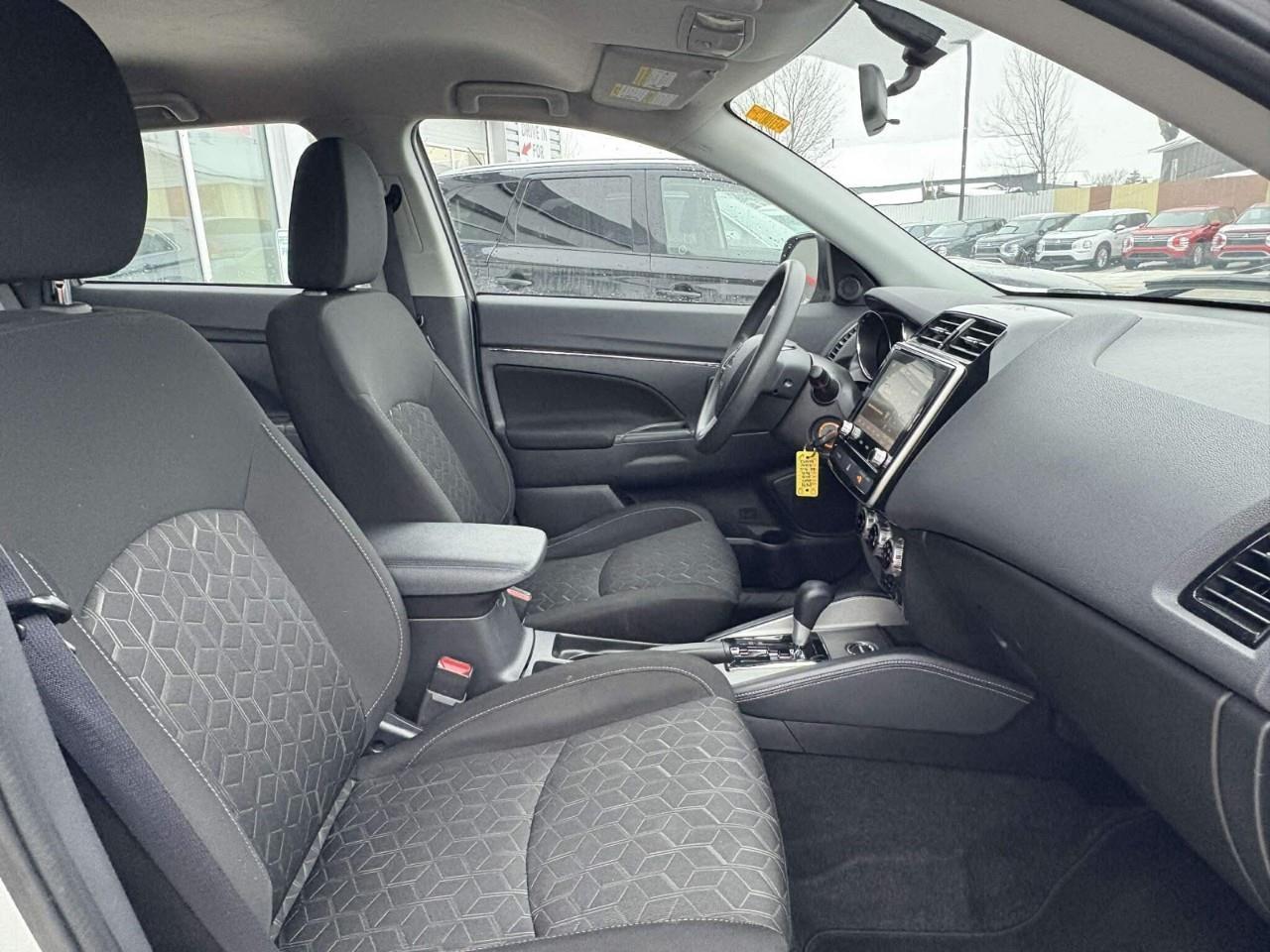 2023 Mitsubishi RVR ES 4dr AWC Photo