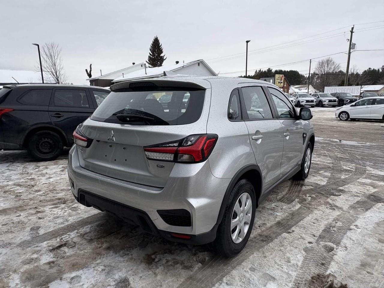 2023 Mitsubishi RVR ES 4dr AWC Photo