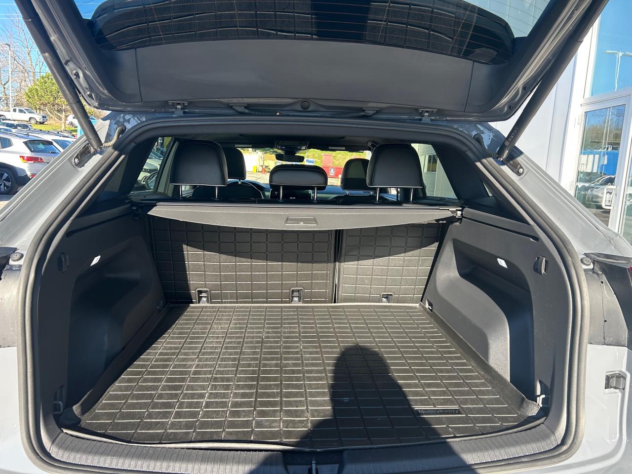 2024 Volkswagen Atlas Cross Sport 2.0 TSI Execline 4dr All-Wheel Drive 4MOTION Photo3