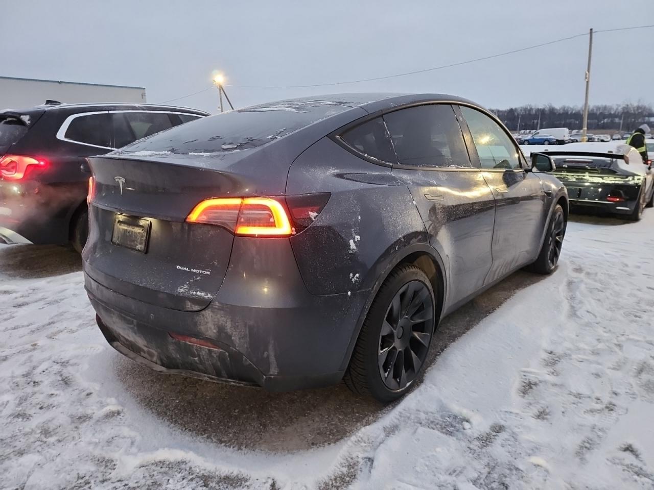 2022 Tesla Model Y LR AWD I OVER 100 TESLAS EVSUPERSTORE.CA Photo