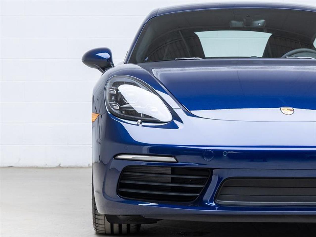 2025 Porsche 718 Cayman  Photo2