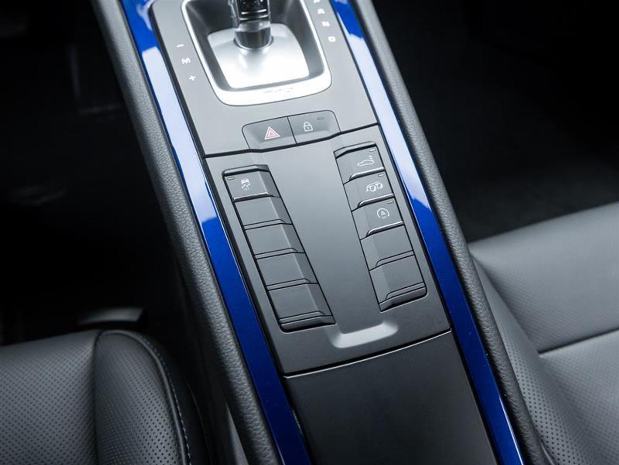 2025 Porsche 718 Cayman  Photo