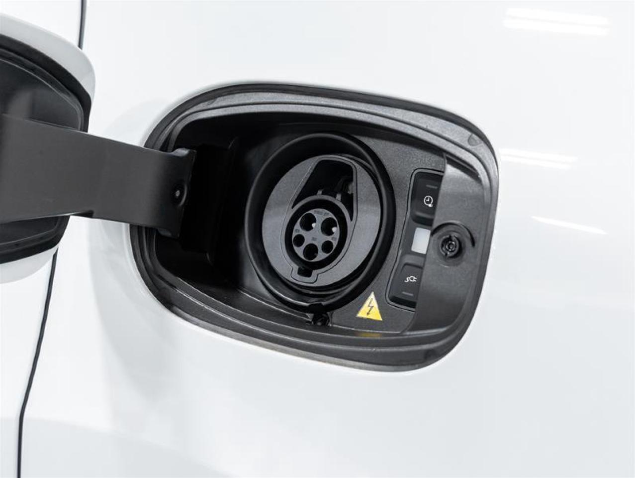 2025 Porsche Cayenne  Photo4