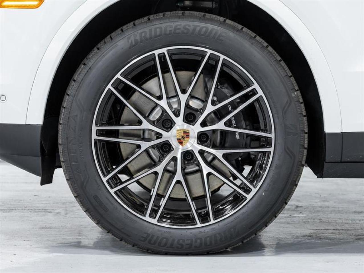 2025 Porsche Cayenne  Photo2