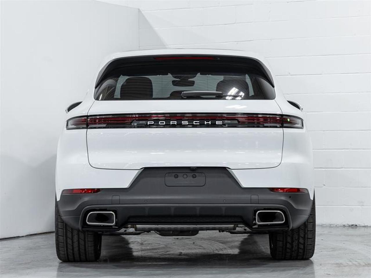 2025 Porsche Cayenne  Photo3