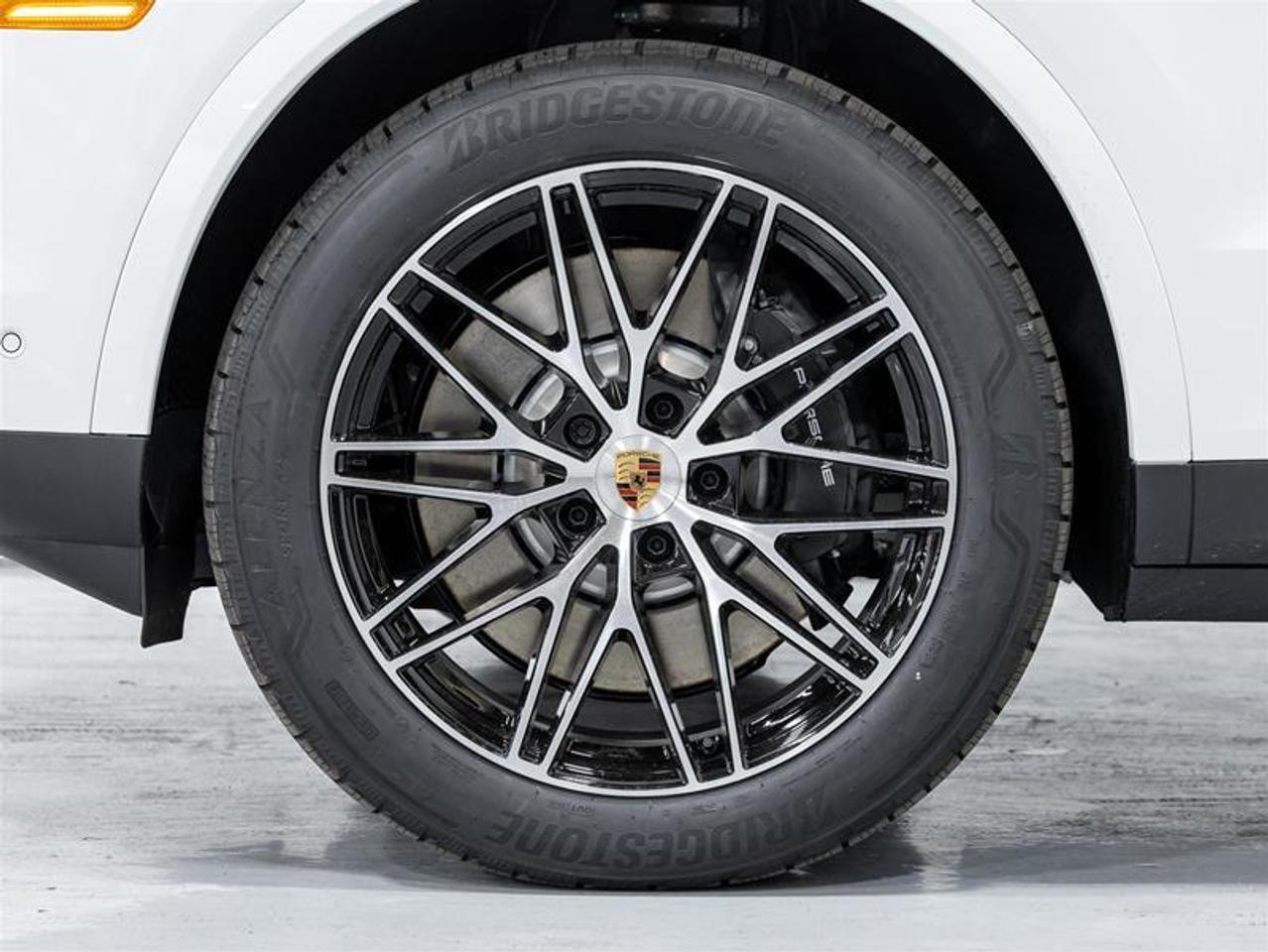 2025 Porsche Cayenne  Photo2