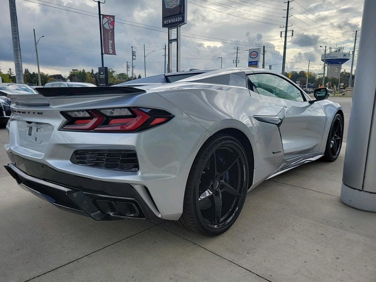 2026 Chevrolet Corvette E-Ray w/2LZ 2dr Convertible Photo3