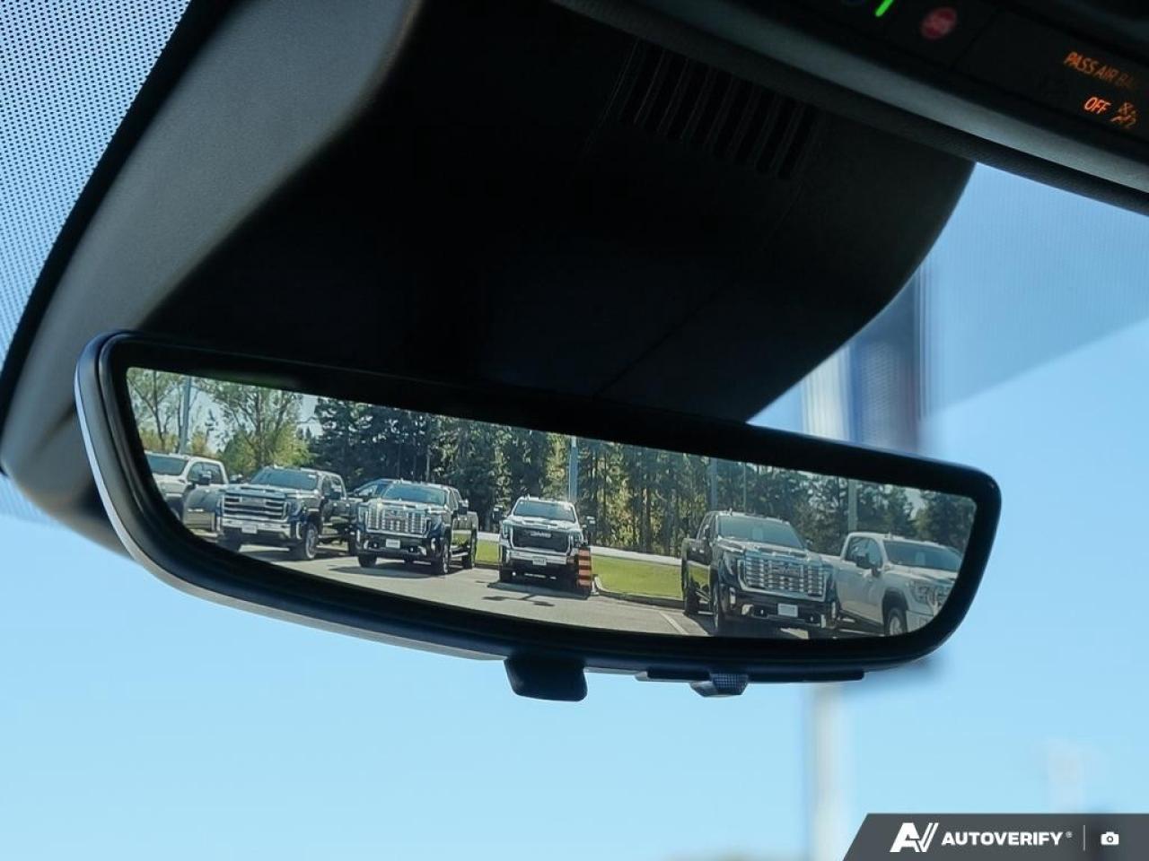 2023 Chevrolet Suburban 4WD 4dr High Country Photo