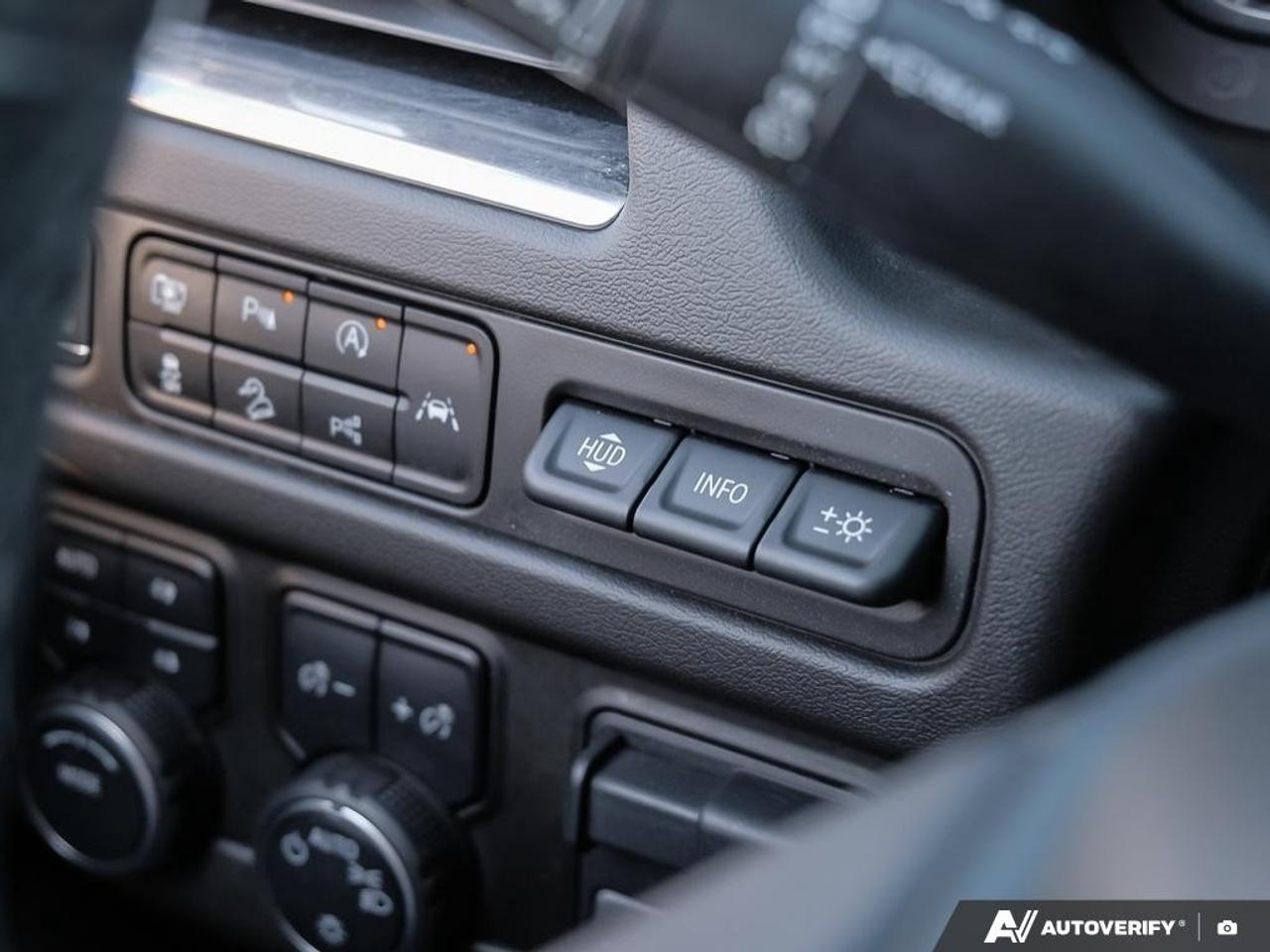 2023 Chevrolet Suburban 4WD 4dr High Country Photo