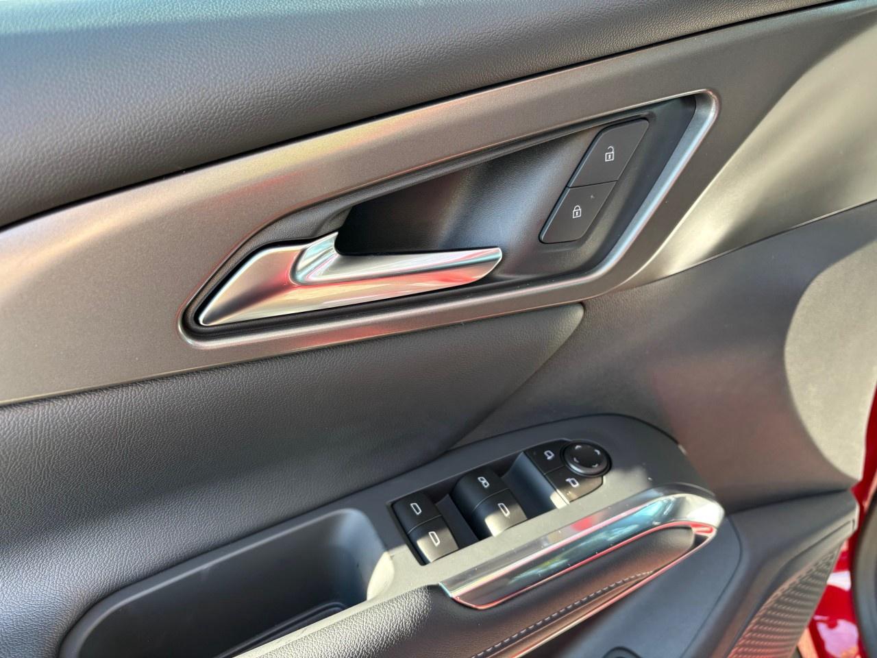 2026 Chevrolet Traverse AWD 4dr LT Photo2