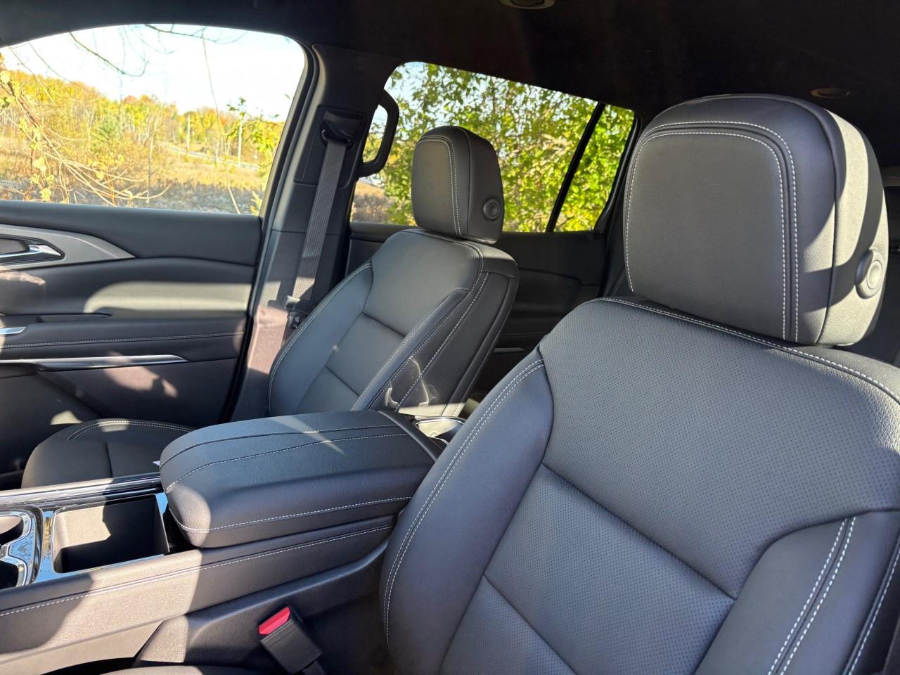 2026 Chevrolet Traverse AWD 4dr LT Photo4