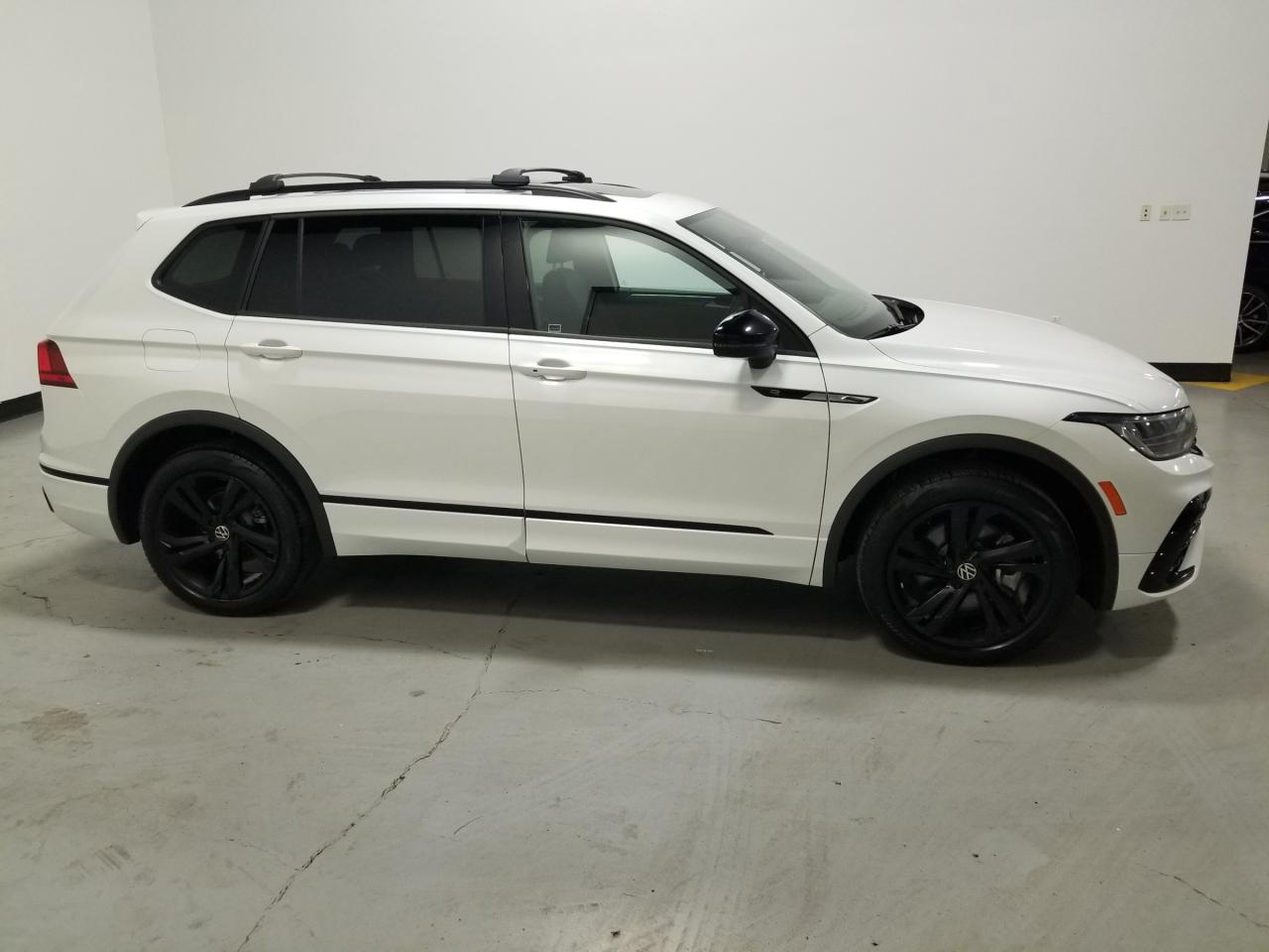 2023 Volkswagen Tiguan Comfortline R-Line Black 4dr All-Wheel Drive 4MOTION Photo